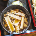 Teuchi Soba Kyozan - 鴨せいろ（1,680円）の鴨汁。