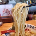 Good Day Ramen 千夏8 - 麺は平打ちでほぼストレートつるもち食感