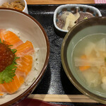 ご当地酒場 北海道八雲町 - サーモンイクラ丼