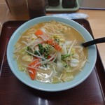 はまや食堂 - 味噌ラーメン750円　配膳時の画像