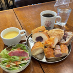 BREAD & DISHES Muginoki - 