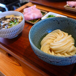 手打ちうどん さかもと - 料理写真:きのこ肉汁うどん(小盛250g@-50円)@税込1,150円