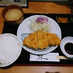 Tonkatsu Sozai Najimiya - 令和5年2月 ランチタイム
                      ロースかつランチ 910円
                      100gロースカツ丼、ご飯、みそ汁、漬けもの