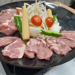 Yakiniku Horumon Jingisukan Gotsubo - 