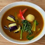 Soup Curry Hareno Hi - チキンキーマと野菜のアップ