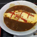 レストラン梢 - カレーがたっぷりなので、オムライスが泳いでいるようにみえますよ　∋( 　●´)３