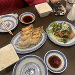 Tezutsumi Gyoza Sakaba CHANJA Sannomiyaekimaeten - 