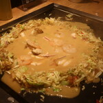 Taishu Izakaya Monja Sakaba Dashiya Ofuna Ten - 出汁を流し込んで