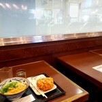 Marugame Seimen Beans Todakoen Ten - すりガラス向こうの改札。