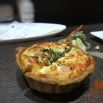 Sakura Yakuin ViNRISE - ◆菜の花とベーコンのQuiche・・Quicheが人気のお店ですから頂かないとね。^^ オーダー時に30分ほどお時間がかかりますとの案内があったのですけれど、丁度30分で提供されました。 思ったより大きく他のお料理と共に頂くなら、シェアして丁度いいかも。