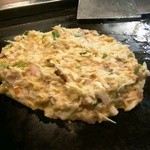 Okonomiyaki Shin - お好み焼き（イカ、豚肉、玉子）　700円