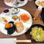 お結びや ぶう - ぶう定食(おむすび2個、お味噌汁、小鉢4個、お甘1個)