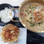 ゆで太郎 もつ次郎 - もつ鍋ら〜めんライス小900円、クーポンでかき揚げ130円が無料(2023.3.9)