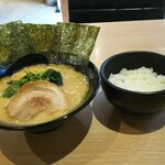 Yokohama Iekei Ramen Majime Kamoi Ten - 