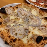 Pizzeria Tararri - 蓮根が乗った珍しいピザ