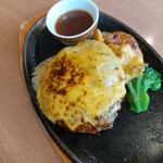 ヴィクトリアステーション - 炙りチェダーチーズの手ごねハンバーグ