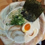 泡系しおとんこつラーメン べらしお 総本店 - 