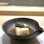 鮨まつうら - ◆「さくら豆腐」・・桜の花の塩漬けを練り込んであるそう。餡の味わいもいいこと。