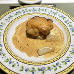 BISTRO Bonne Femme - メインのお魚料理 アンコウ ビスクソース