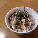 Mongolian En - ミニチャーシュー丼 350円(税込)。