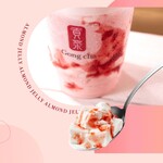 Gong cha Nikkekorutonpuraza Ten - いちご杏仁たっぷりー