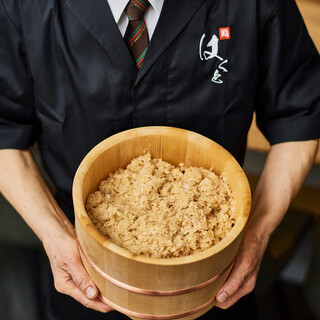 寿司職人として、この道五十年の大将が腕を振るいます