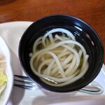 アリエス - ○うどん
      鰹出汁の効いてる美味しい味わい