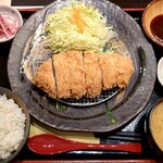 Hashidekireru Tonkatsu no Omise Mineo - 厚切りロースカツ麦とろ定食＠1650円