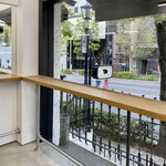 HUMAN MADE Cafe by Blue Bottle Coffee - 明るい店内