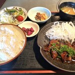 肉処 倉 - ハラミ焼肉御膳ご飯大盛り
（ご飯お代わり可、味噌汁orスープ）
ドリンク付き
1430円
