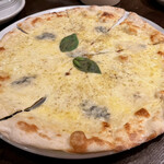 Howard's End Ishigama Yaki Pizza to Oofu Katei Ryori - 