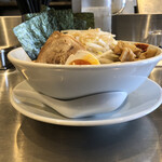 Men Hachiichi/81 NOODLE BAR - 醤油豚骨麺（側面）