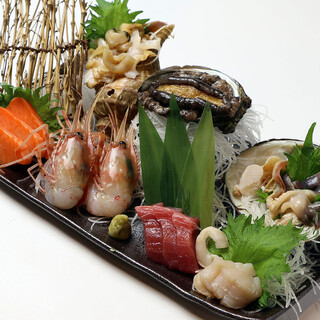 We are proud of our sashimi platter that lets you taste the freshest fish from Hakodate! We also have great coupons available!