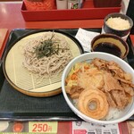 Naka U Chayaba Cho Ten - 山わさびざるそばと牛すき丼¥970