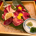 Private rooms Basashi Niku Zushi Tategami Toyota Ekimae Ten - 馬刺し盛り