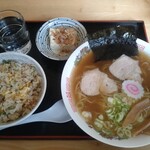 英屋食堂 - 料理写真:半チャンラーメンセット750円