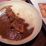 Sun Bee - チキンカレー☆
20種類以上のスパイス＆ハーブを使ったカレーにタンドリーチキンが入っています☆何度も繰り返し食べたくなるカレー(o^－^o)