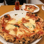 Pizzeria Tararri - 定番のピッツァ マルゲリータ、チーズたっぷり、とろーり、美味しいです‼️