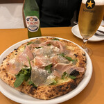 Pizzeria Tararri - 生ハムとルッコラのピッツァ、マルゲリータとまた違った美味しさです　今度はペローニと一緒に‼️