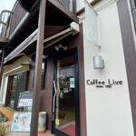 Coffee Live - ご自宅をリフォームされたお店の入口。
                      なかなかいい感じですね(⊙ꇴ⊙)