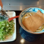 Marugame Seimen Hannan Ten - 冷やしキツネ並と昆布おにぎり680円