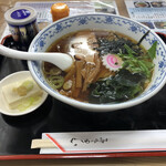 Maruka - ラーメン、600円。ミニ冷奴付き。