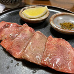 Sumibi Yakiniku Tarou - 上タン 1430円