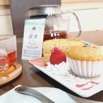 Nouka Cafe Kurara - パウンドケーキ(￥450)、ルイボスティー　ホット(￥450→300)。紅茶がポットで出てくるのが良きっすよ！