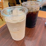 モスバーガー - コーヒーシェイクとアイスコーヒーです