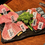 Tottori Wagyu Olein 55 Ittougai Senmon Ten Sumibi Yakiniku Sankou En - 初見なのでまずはセットで注文。これ以降は焼きに専念するので写真など撮れない。