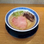 Hakata Ramen 10 - 豚骨ラーメン 800円