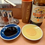 秋吉 - このつけタレに卓上の薬味を入れるのが美味しいのだ。