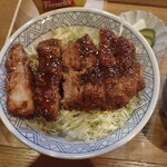 Fattoria Komoto - やまと豚の焼きソースカツ丼（カツ断面）