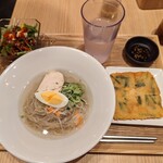 Toriaezu Bibimbap Iidabashi Aigadenterasuten - 冷麺セット¥1180-